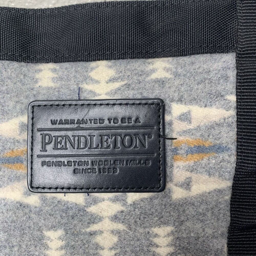 Pendleton Cowhide Leather Wool Travel Tote Zip Black Western - Picture 3 of 10